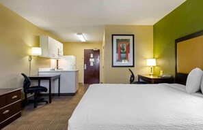 Desk, blackout drapes, iron/ironing board, free WiFi - Extended Stay America Suites Lynchburg University Blvd (Lynchburg)