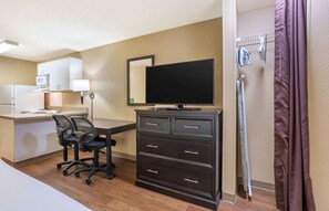 Desk, free WiFi, bed sheets - Extended Stay America Select Suites - Columbia - Stadium Blvd. (Columbia)
