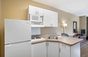 Studio, 2 lits doubles, non-fumeur | Cuisine privée | Réfrigérateur grande capacité avec congélateur, four à micro-ondes