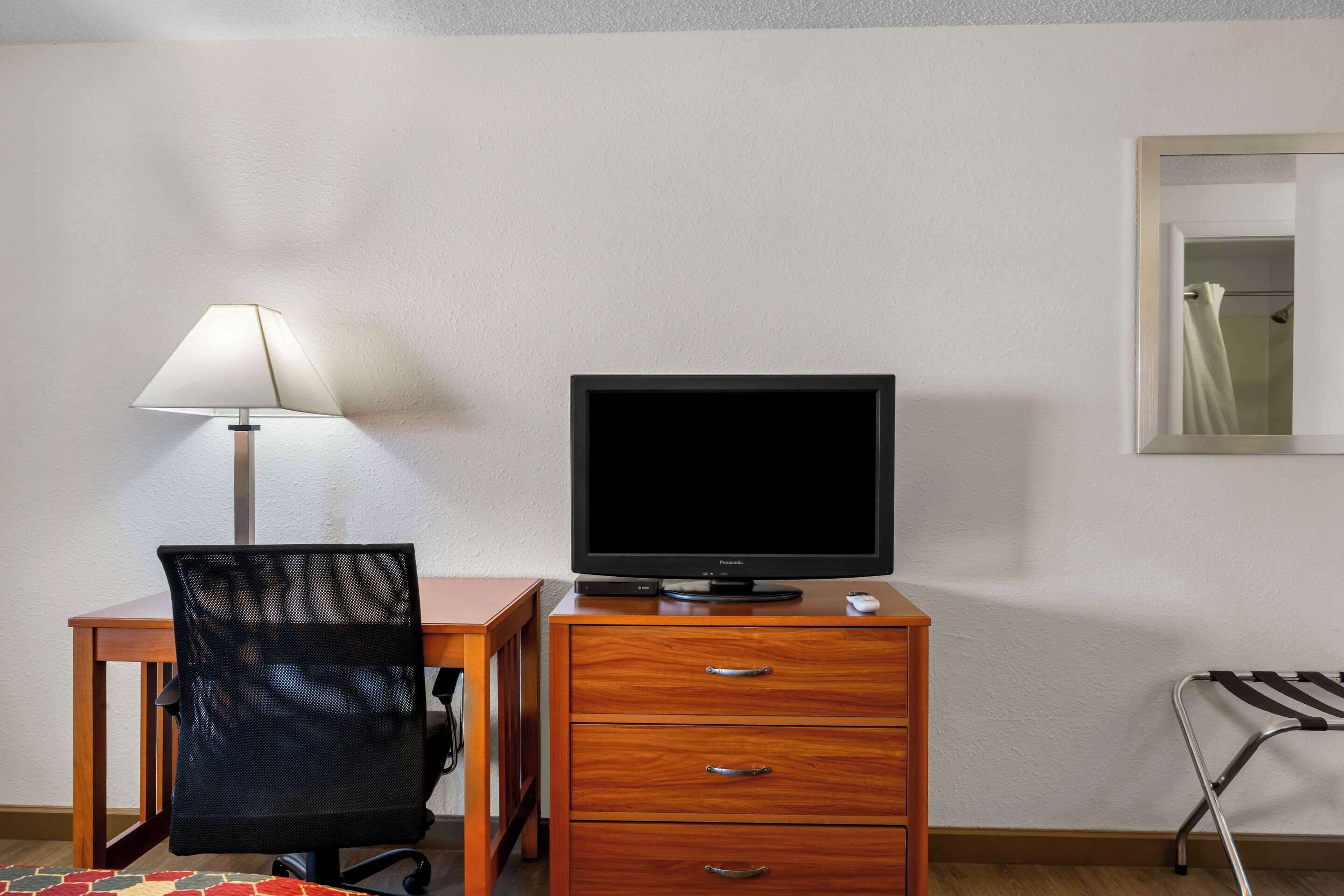 premium bedding, individually decorated, individually furnished, desk