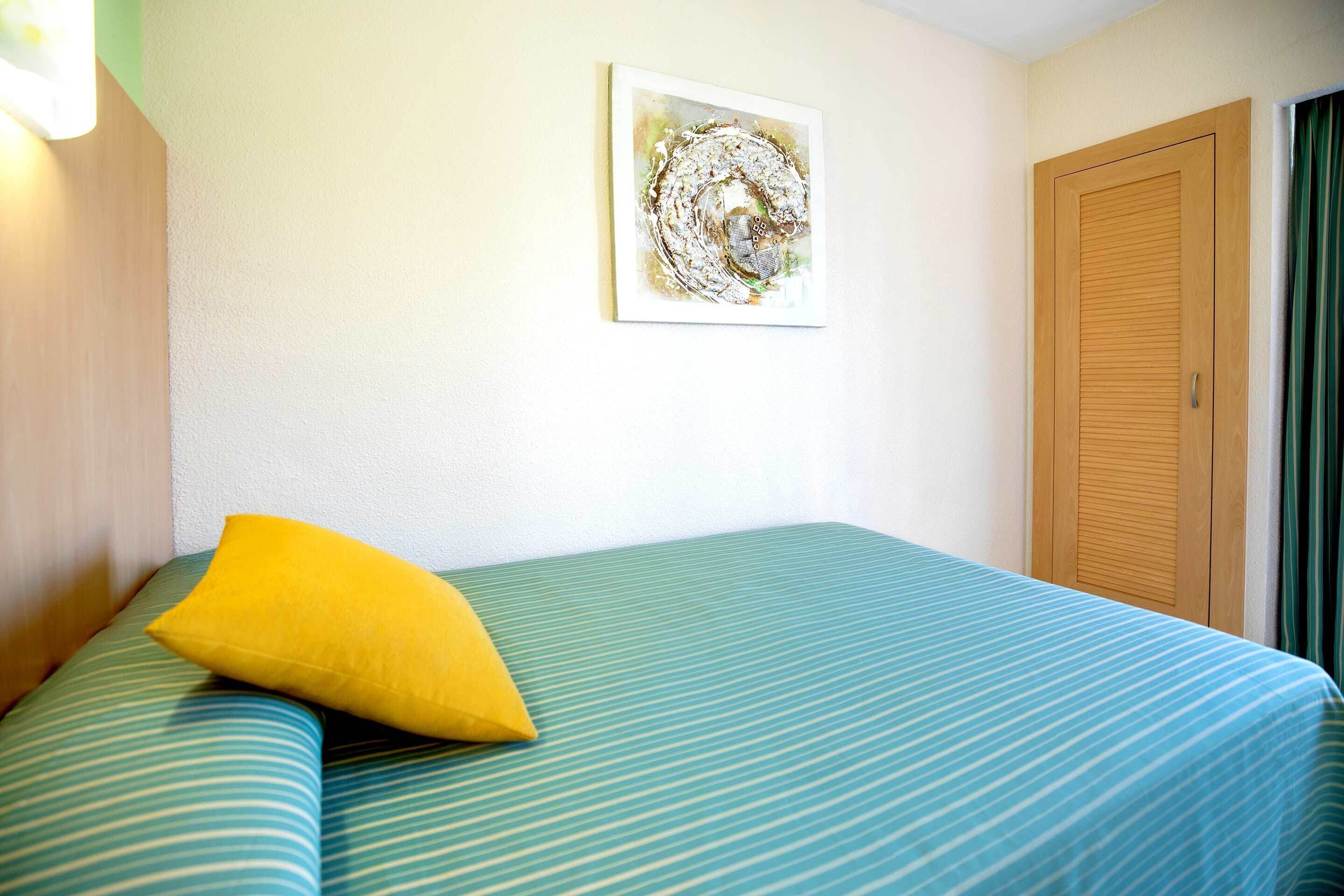 single room, balcony, city view | in-room safe, desk, free wifi, bed sheets
