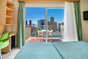 In-room safe, desk, free WiFi, bed sheets - Hotel Servigroup Pueblo Benidorm (Benidorm)