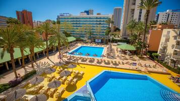 2 outdoor pools, sun loungers