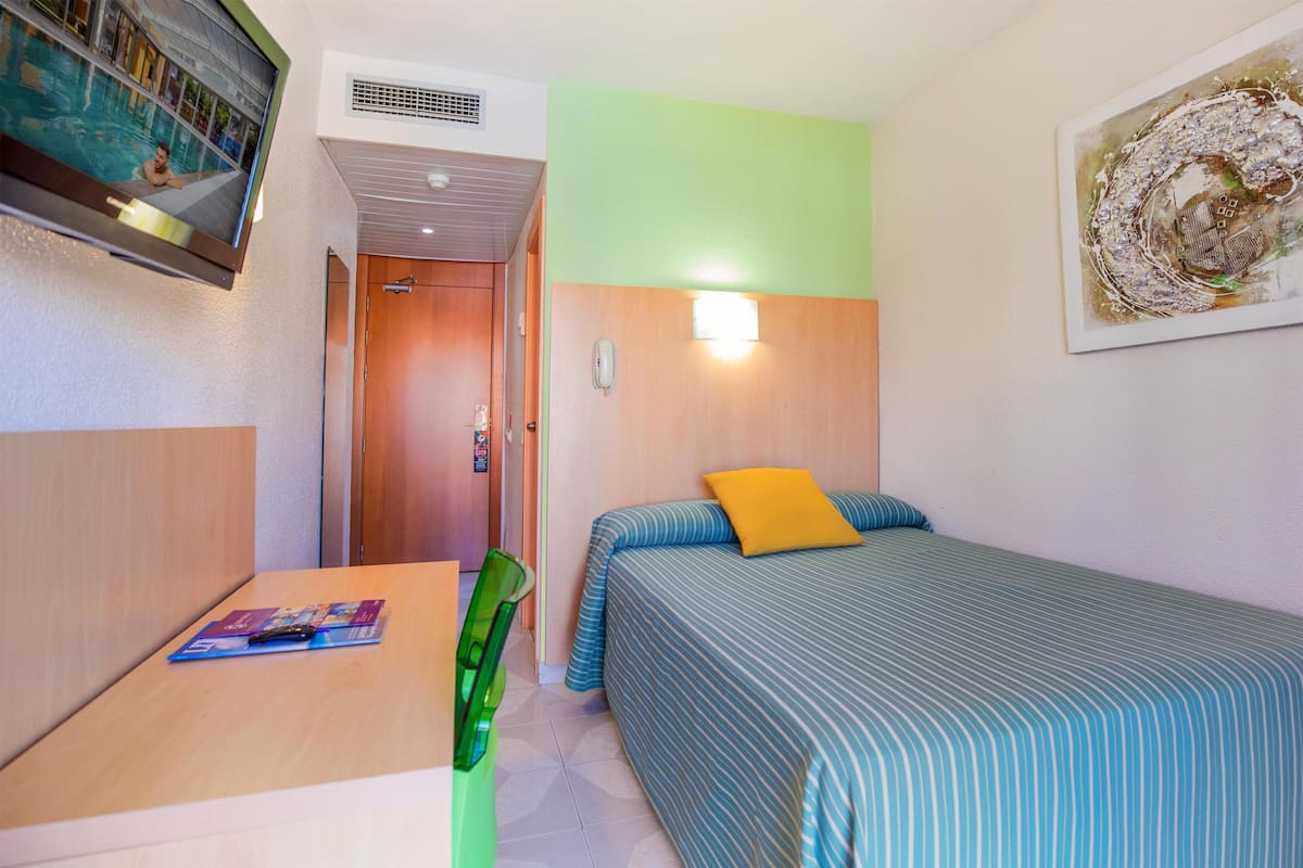 Single Room, Balcony, City View | In-room safe, desk, free WiFi, bed sheets