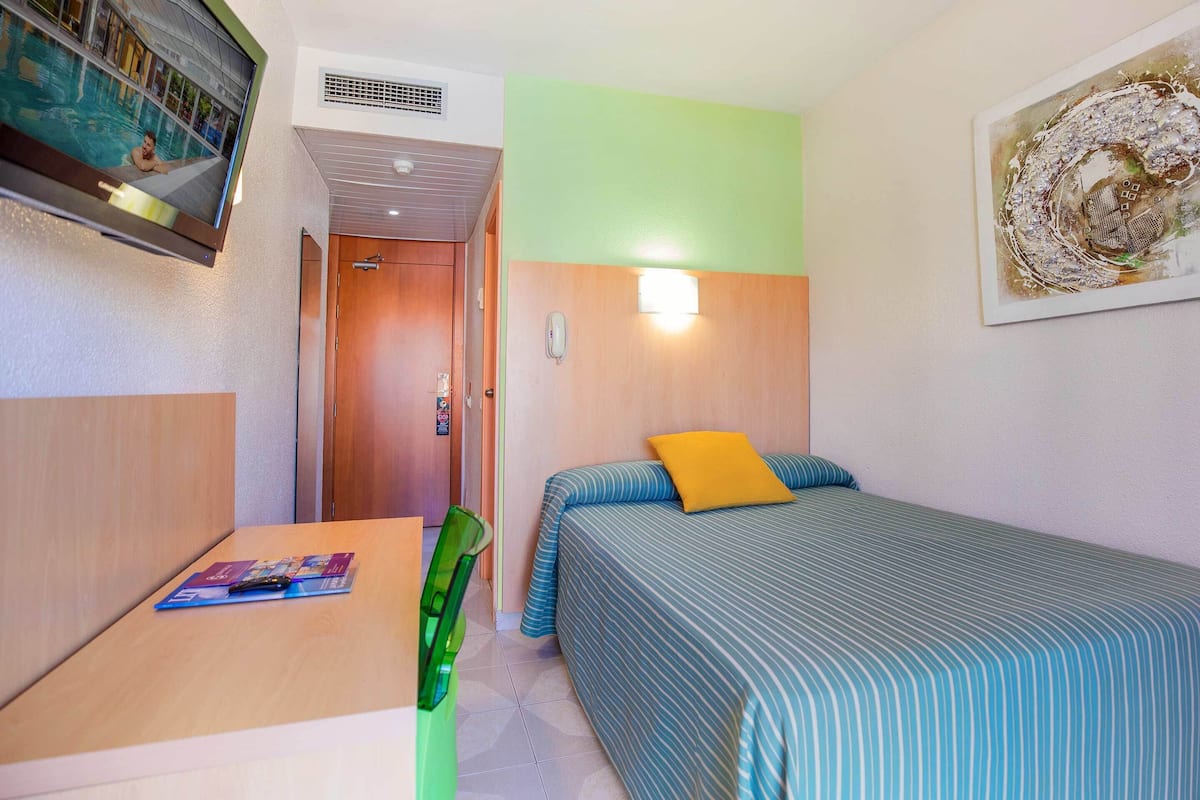 Single Room, Balcony, City View | In-room safe, desk, free WiFi, bed sheets