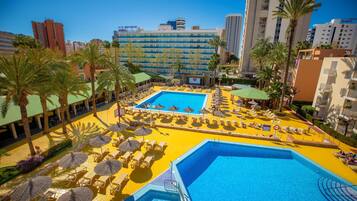 2 outdoor pools, sun loungers