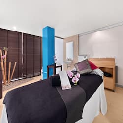 Couples treatment room(s), sauna, Turkish bath/hammam, body treatments