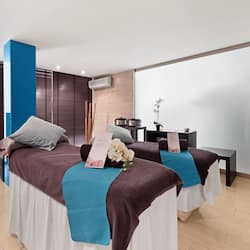 Couples treatment room(s), sauna, Turkish bath/hammam, body treatments