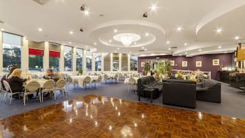Desayuno buffet (AUD 20 por persona)