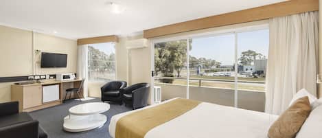 Queen Spa Room | Hypo-allergenic bedding, desk, blackout drapes, soundproofing