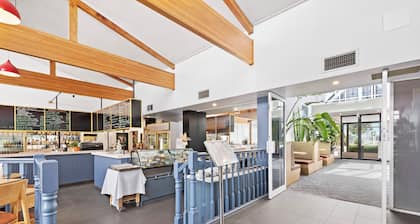 Ciloms Airport Lodge