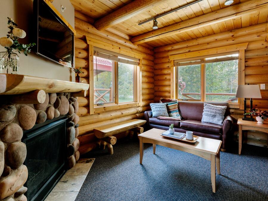 Kabin Eksekutif | Area keluarga | Televisi 19-inci dengan saluran TV kabel dan meja tenis meja