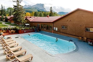 Piscine extérieure en saison