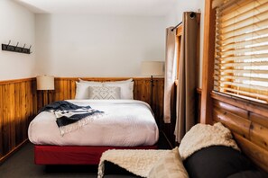 Chalet rustique | 1 chambre, fer et planche à repasser, literie fournie