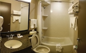 Combined shower/bathtub, free toiletries, hair dryer, towels