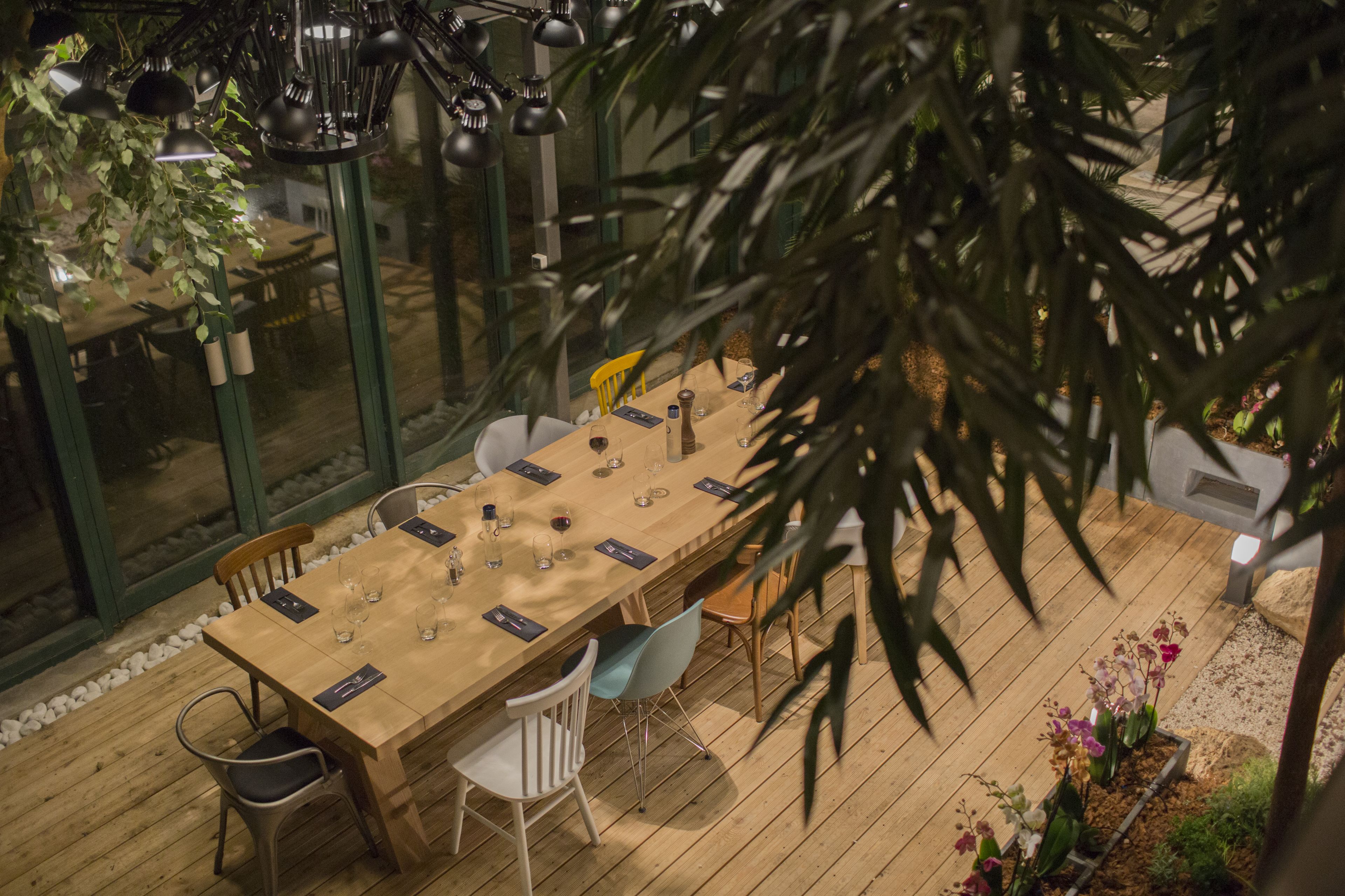 breakfast, lunch, dinner served; french cuisine