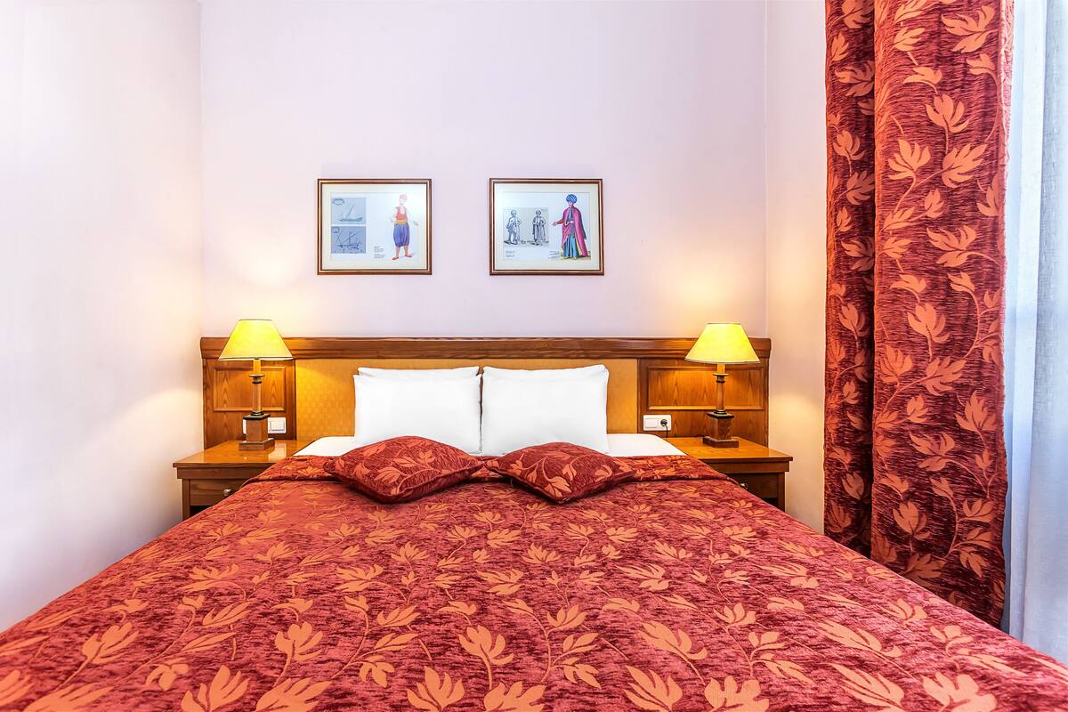 Minibar, in-room safe, soundproofing