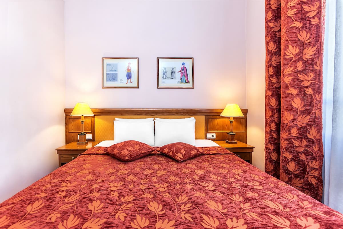 Minibar, in-room safe, soundproofing