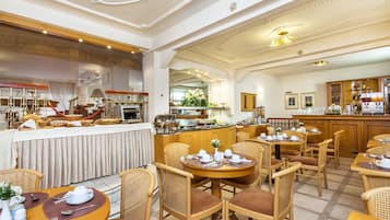 Daily to-go breakfast (EUR 7 per person)