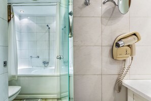 Suite | Badezimmer | Haartrockner, Handtücher