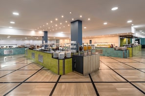 Desayuno buffet (EUR 10 por persona)