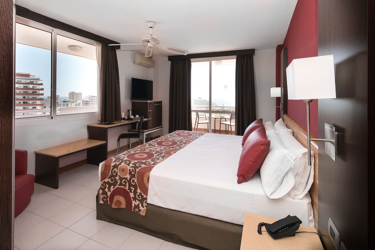 Coffres-forts dans les chambres, bureau, Wi-Fi gratuit, draps fournis