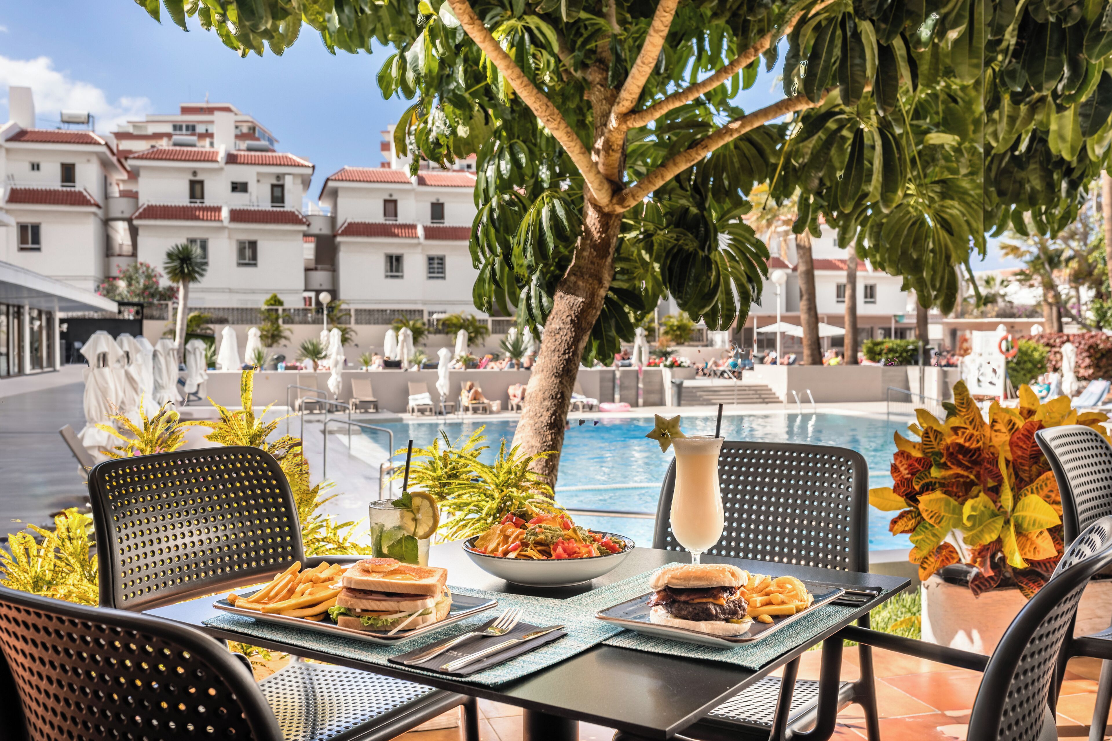 2 bar/lounge, bar a bordo piscina