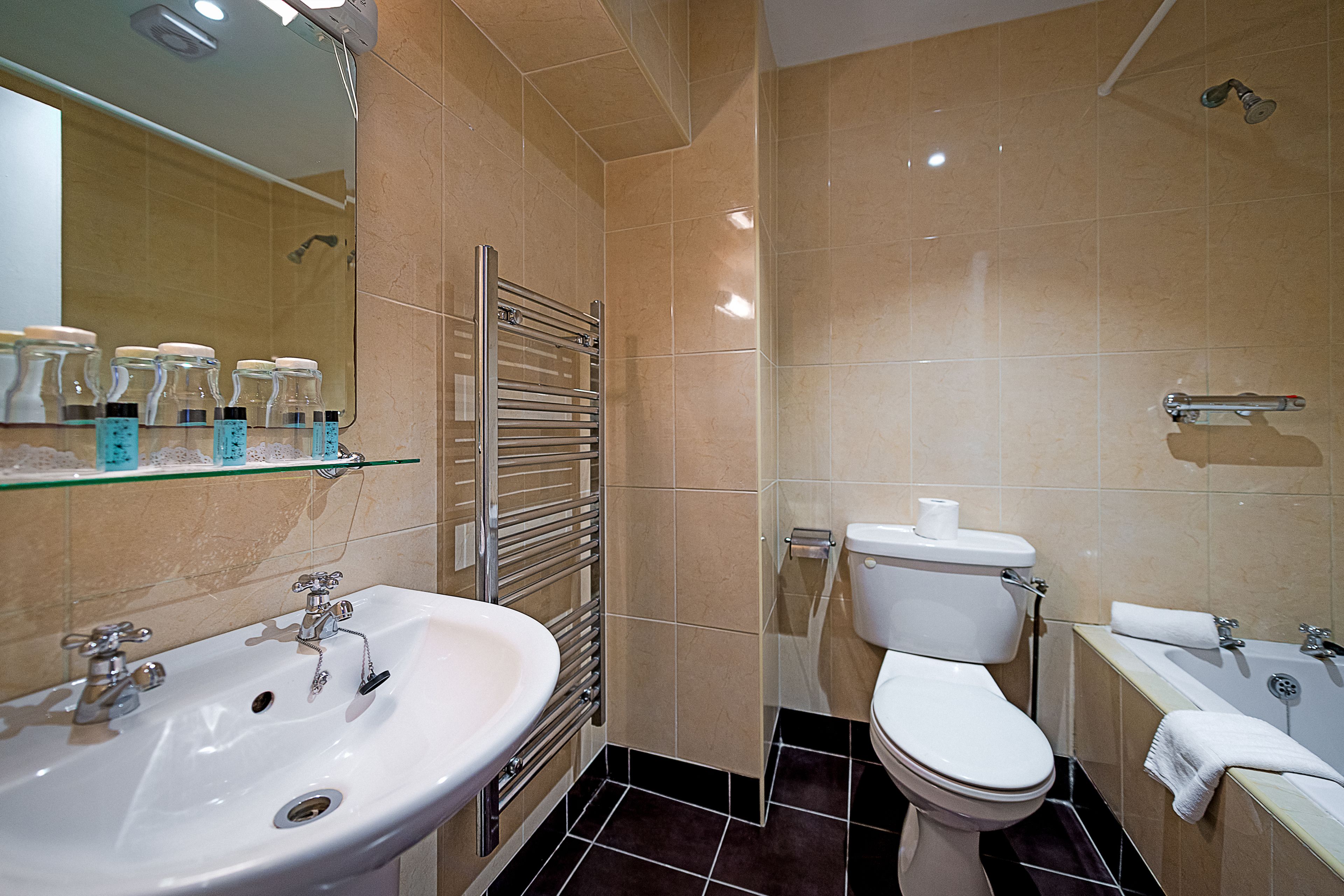 免费洗浴用品、吹风机、毛巾