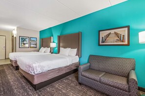 Premium bedding, down duvets, pillow-top beds, in-room safe - La Quinta Inn & Suites by Wyndham Jamestown (Jamestown)