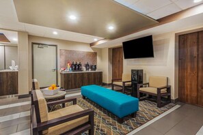 Lobby - La Quinta Inn & Suites by Wyndham Jamestown (Jamestown)
