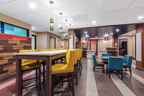 La Quinta Inn & Suites by Wyndham Jamestown