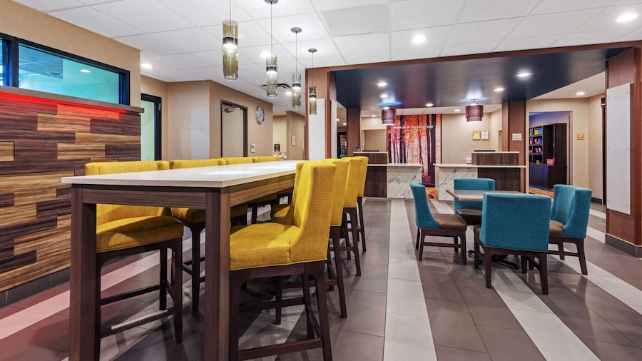 La Quinta Inn & Suites by Wyndham Jamestown