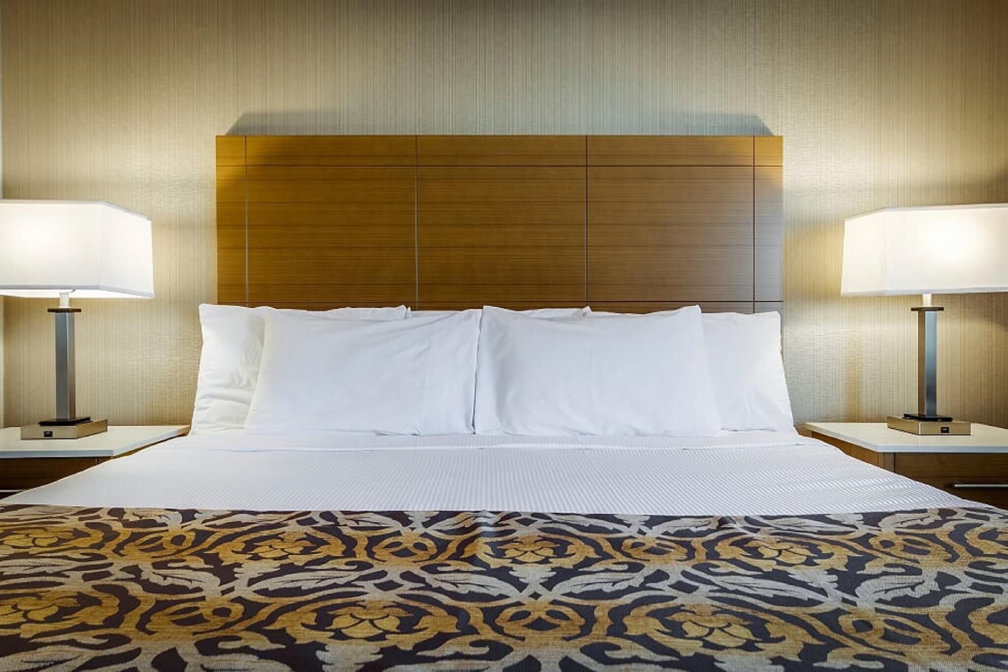 Literie de qualité supérieure, coffres-forts dans les chambres, bureau