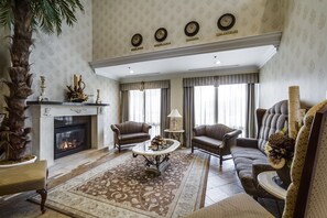 Lobby sitting area - Monte Carlo Inn - Brampton Suites (Brampton)