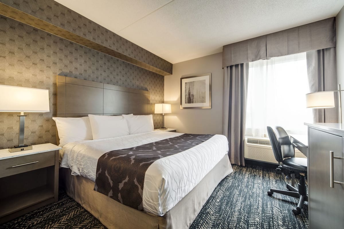 Premium bedding, in-room safe, desk, blackout drapes