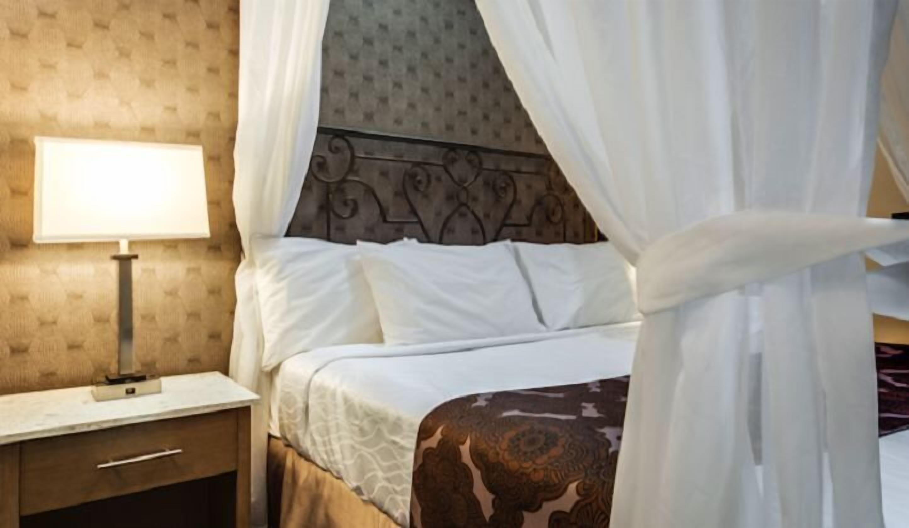 Literie de qualité supérieure, coffres-forts dans les chambres, bureau