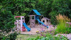 Área de juegos infantiles al aire libre
