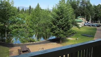 Upper Room | Balkon