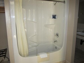 Ensemble douche/baignoire, douche à « effet pluie »