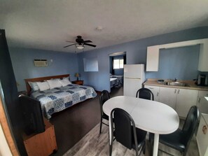 Family Room, Kitchenette | Bathroom | Combined shower/tub, rainfall showerhead, free toiletries, hair dryer