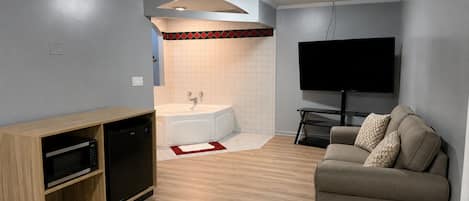 Romantic Single Room, 1 King Bed, Hot Tub, Mountain View | Living area | 32-inch flat-screen TV with cable channels, TV