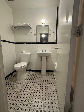 Kombinert dusj/badekar og hårføner