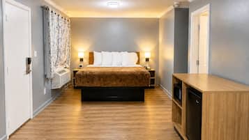Chambre simple, 1 très grand lit, baignoire à remous, vue sur la montagne | Accès au Wi-Fi (inclus), literie fournie