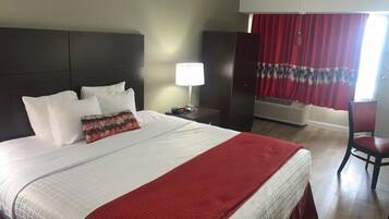 Comfort Room, 1 King Bed, Accessible, Ocean View | In-room safe, desk, laptop workspace, iron/ironing board