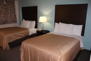 Desk, iron/ironing board, free WiFi, bed sheets - Sterling Inn Niagara Falls near IAG Airport (Niagara Falls)