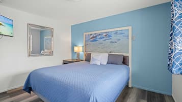 Familierom, fjellutsikt | Senger med Select Comfort-madrass, individuelt dekorert og skrivebord