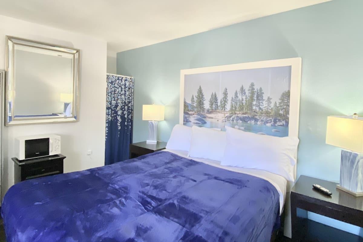 Standard Room, 1 Queen Bed | Select Comfort beds, individually decorated, desk, blackout drapes