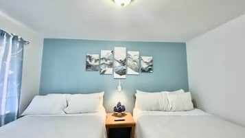 家庭房, 山景 | Select Comfort 床、特色装修、办公桌、遮光窗帘