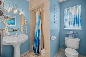 Dusche, Regendusche, kostenlose Toilettenartikel, Haartrockner