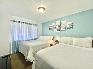 Quarto família, vista para a montanha | Camas Select Comfort, individualmente decorados, escrivaninha